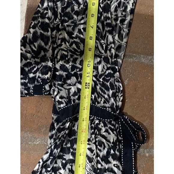 BCBG Max Azria Ribbon Tie Abstract Floral Semi Sheer Silk Wrap Top Sz XS - Picture 14 of 15